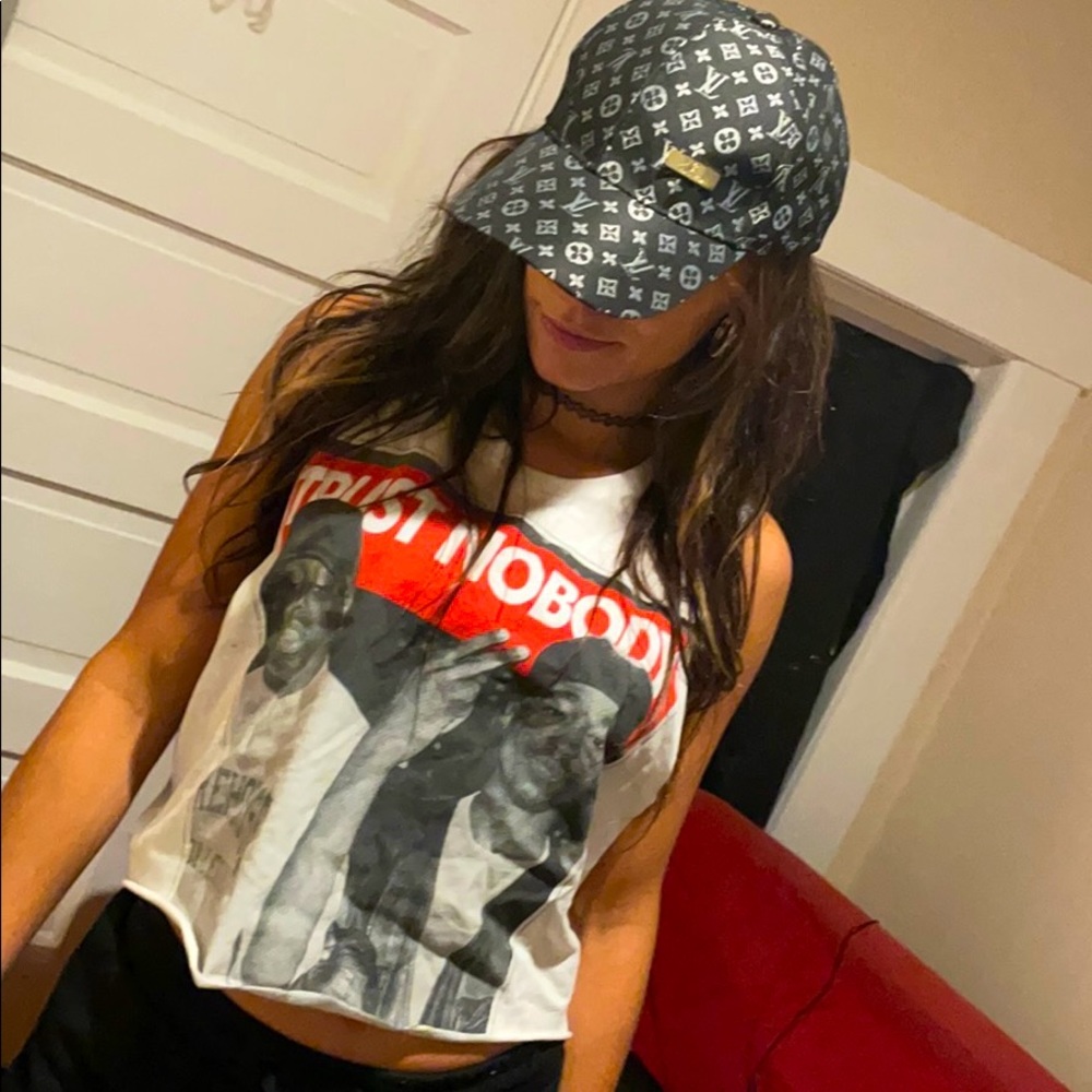 LV strap black and silver hat
